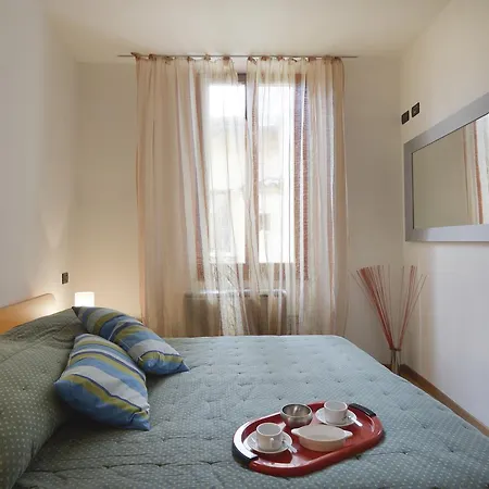 Irnerio Halldis Apartament *